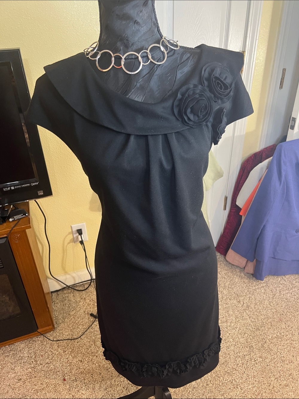 Studio Elegant Black Midi Dress with Rosette Accents